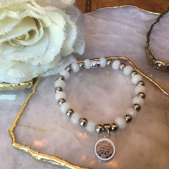 PRETTY LITTLE White Rustic Cuff! - Picture 6 of 7